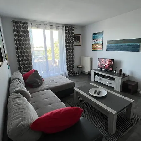 T2 St Martin Du Touch / Airbus Apartment *